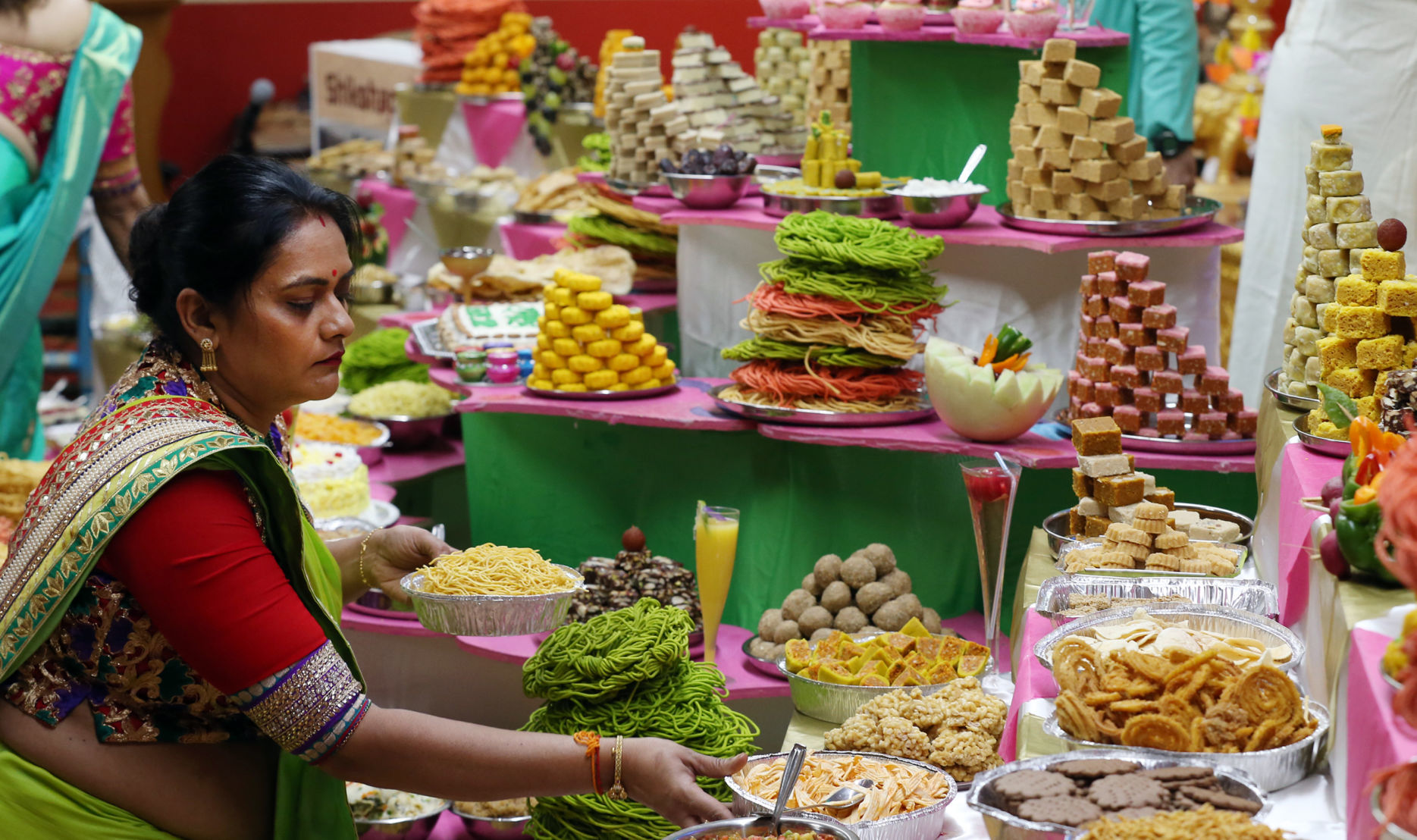 hr diwaliGAL 102819 p09